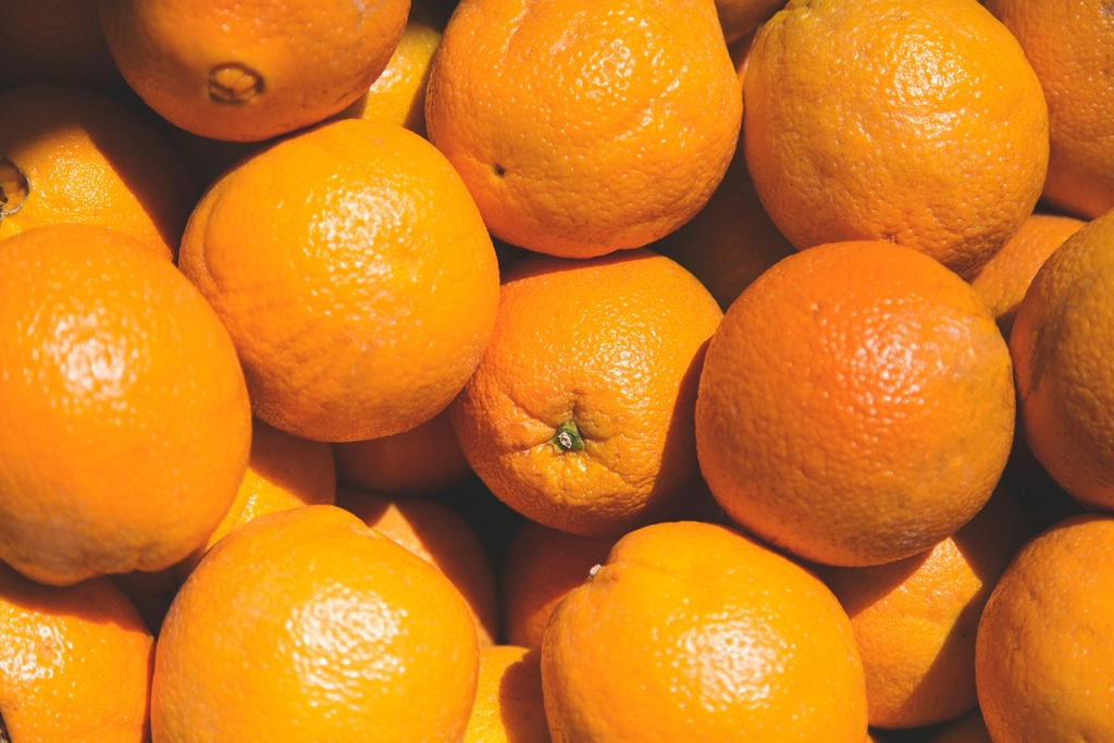 Oranges: Vitamin C Champions (image credits: rawpixel)