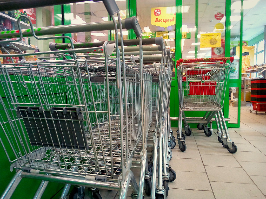 Shopping Carts Are Sized to Make You Buy More (Image Credits: Flickr)
