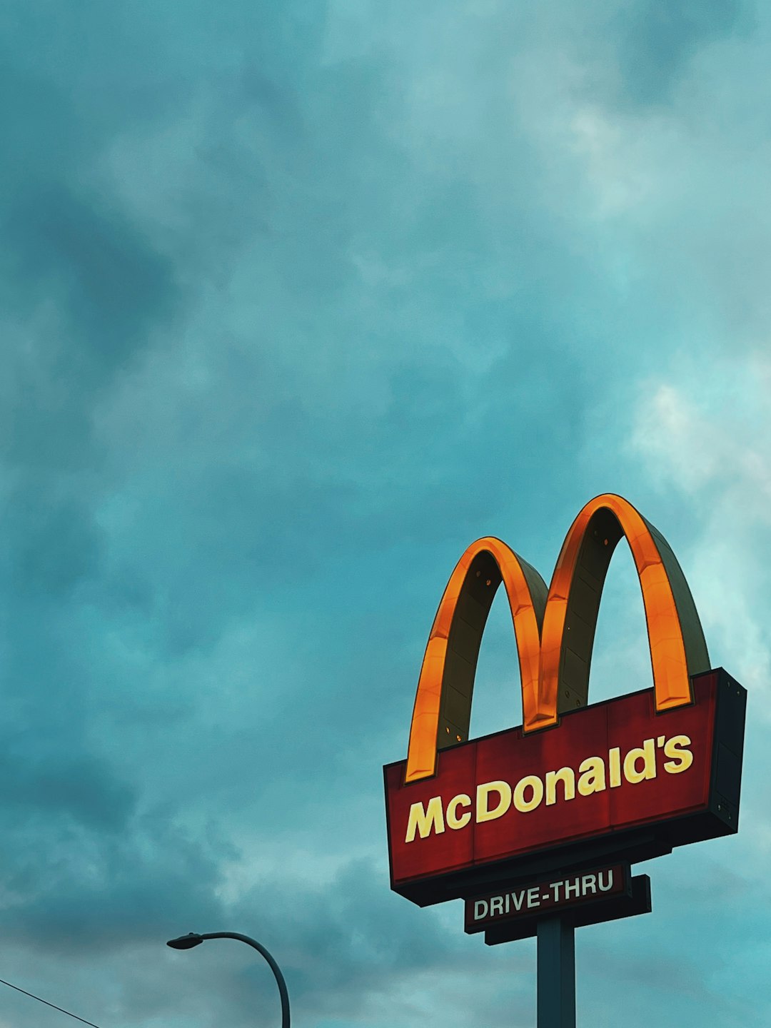 McDonald’s Brings Drive‑Thrus Mainstream (image credits: unsplash)