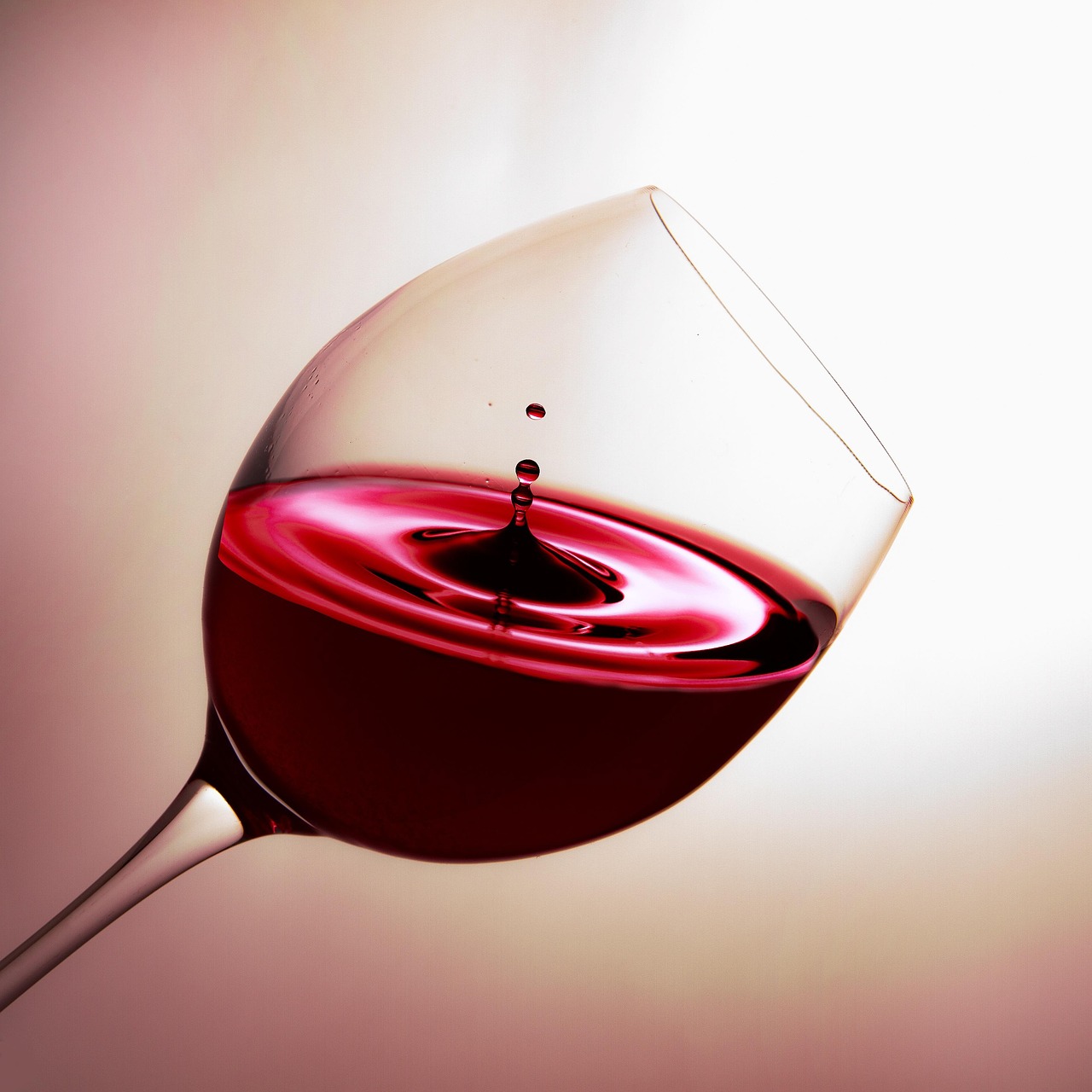 Alcohol (Especially Red Wine & Beer): The Party Spoiler (image credits: pixabay)
