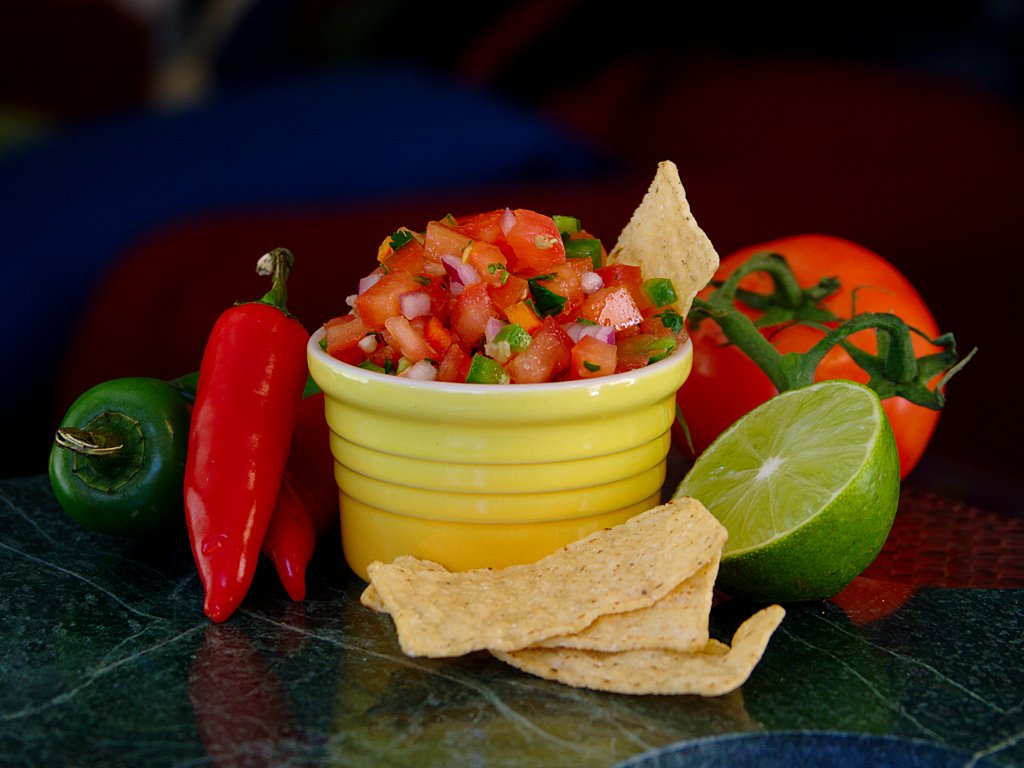 Fresh Salsas and Pico de Gallo: Bursts of Flavor (image credits: wikimedia)
