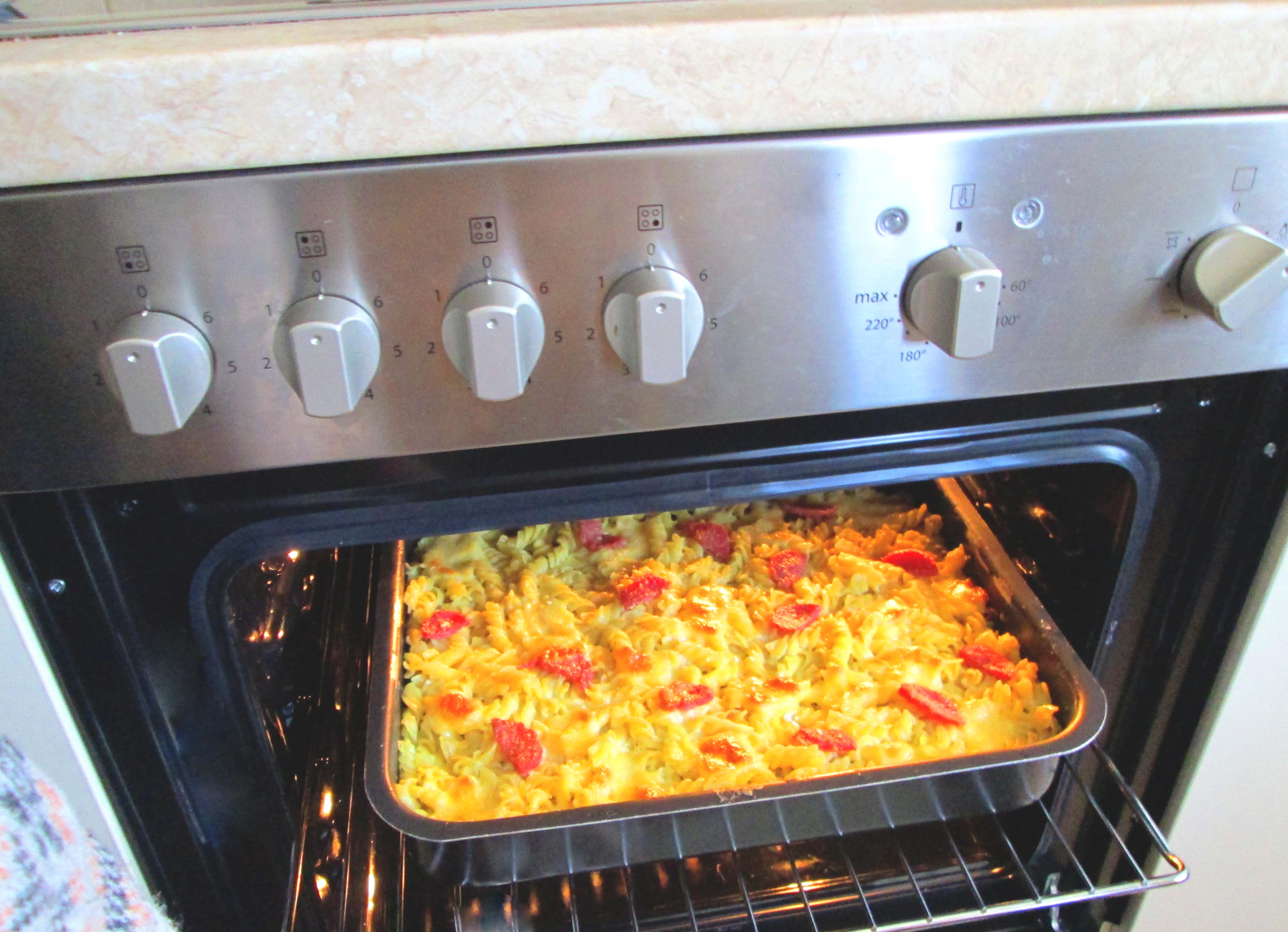 Tuna Noodle Casserole: The Comfort Food Champion (image credits: By Gurman chef, CC BY-SA 4.0, https://commons.wikimedia.org/w/index.php?curid=64398036)