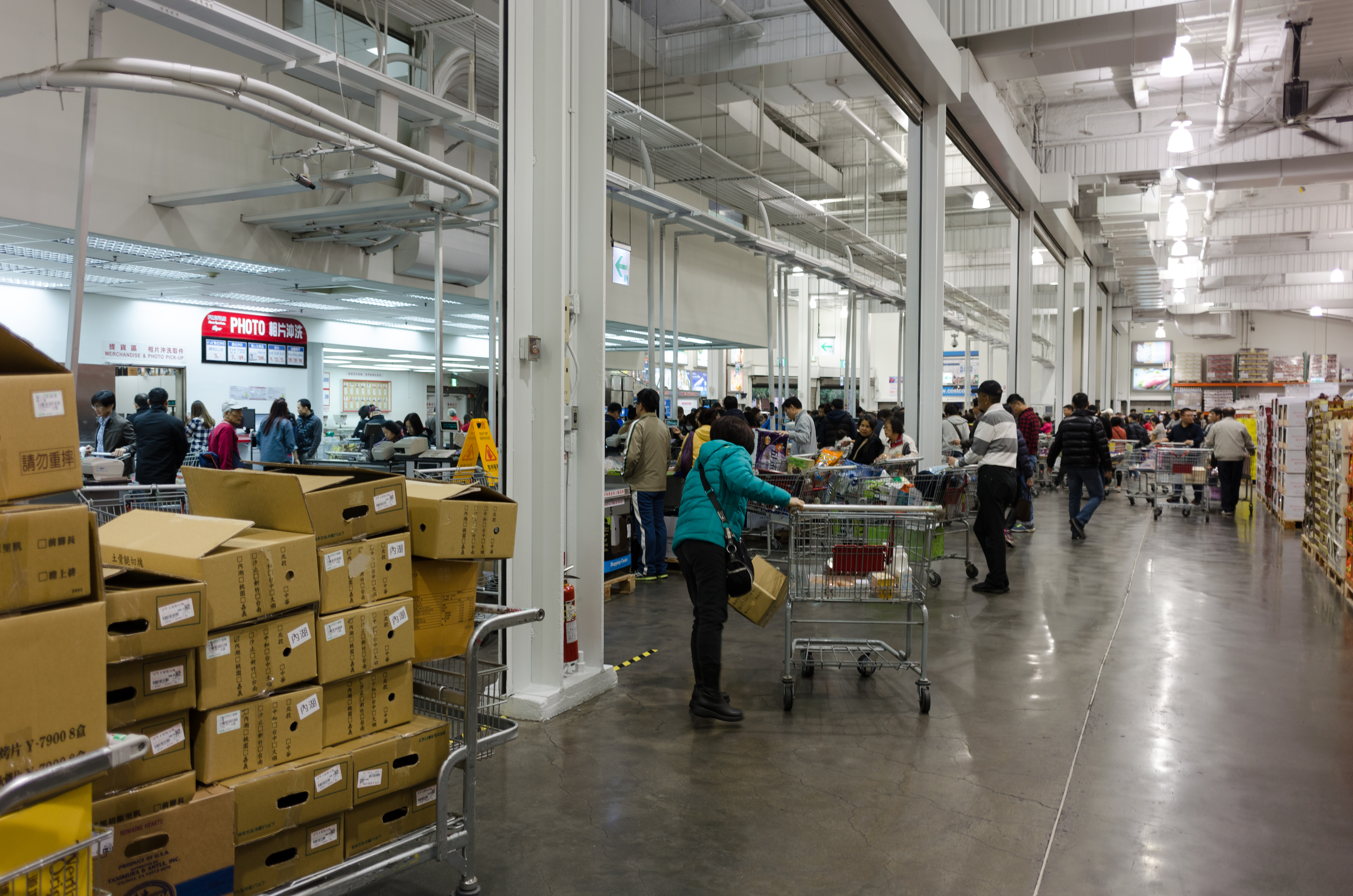 The Social Pressure of Costco Culture (image credits: wikimedia)