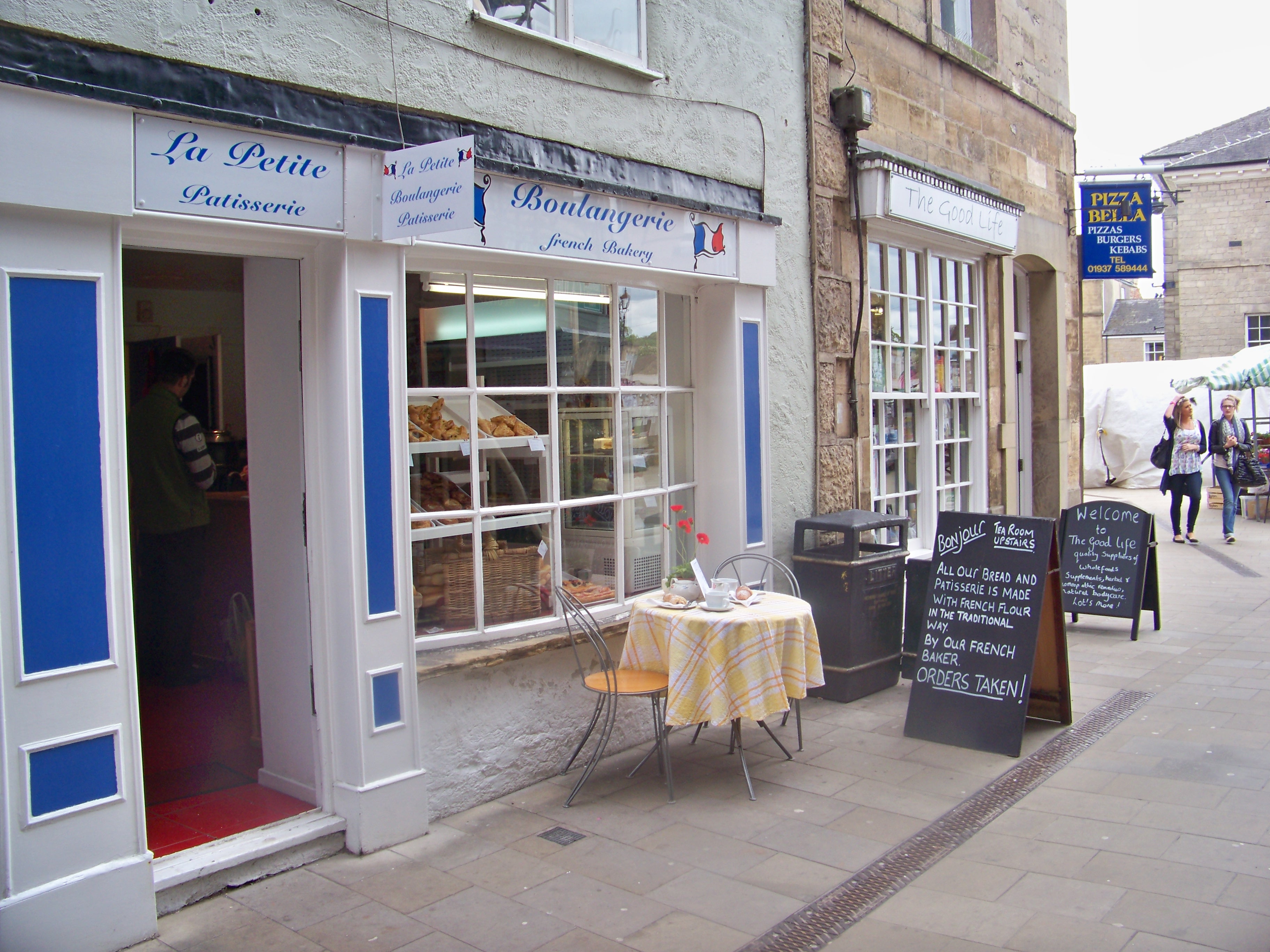 La Petite Boulangerie - The Little French Bakery (Image Credits: Wikimedia)