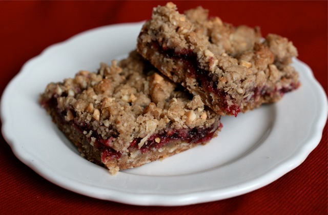 Replace Store-Bought Granola Bars with DIY Nut and Seed Bars (image credits: wikimedia)
