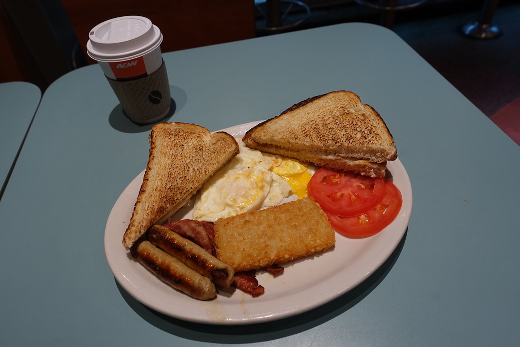 Fast Food Breakfast Sandwiches: Sodium and Calorie Bombs (image credits: flickr)