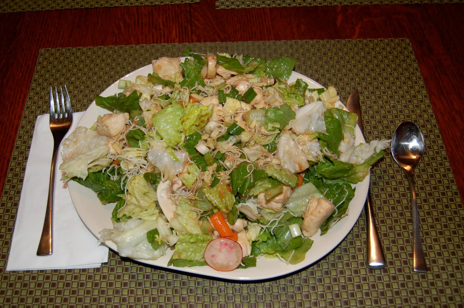 Asian Chicken Salad: The Exotic That Wasn't (Image Credits: Wikimedia)