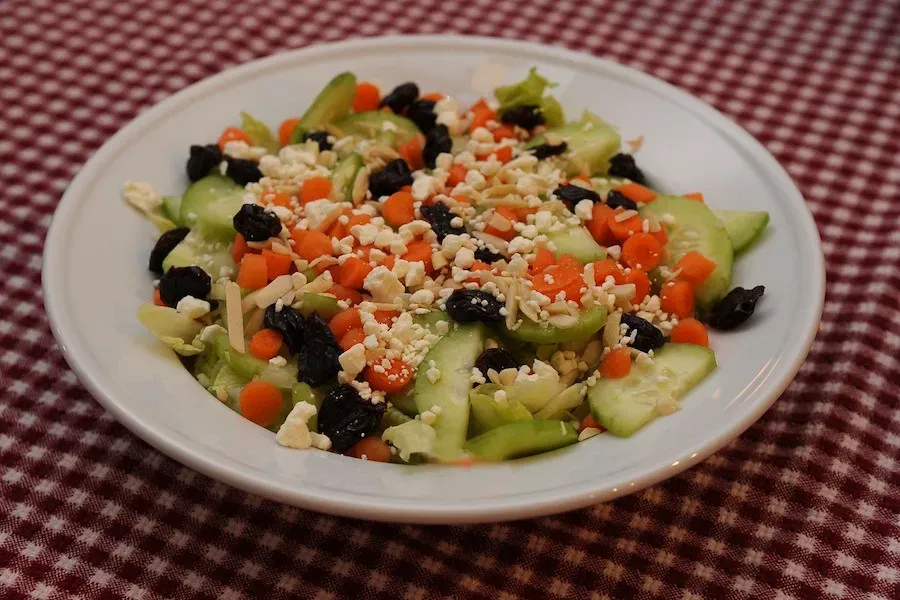 The Fresh Food Model Creates Hidden Contamination Risks (Image Credits: Flickr)