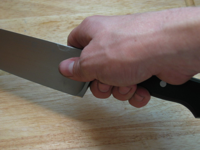 The Chef's Knife: Your Kitchen's Most Important Investment (Image Credits: Wikimedia)
