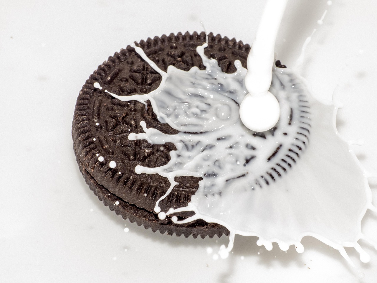 Big Stuf Oreos - The Palm-Sized Cookie Monster (image credits: pixabay)