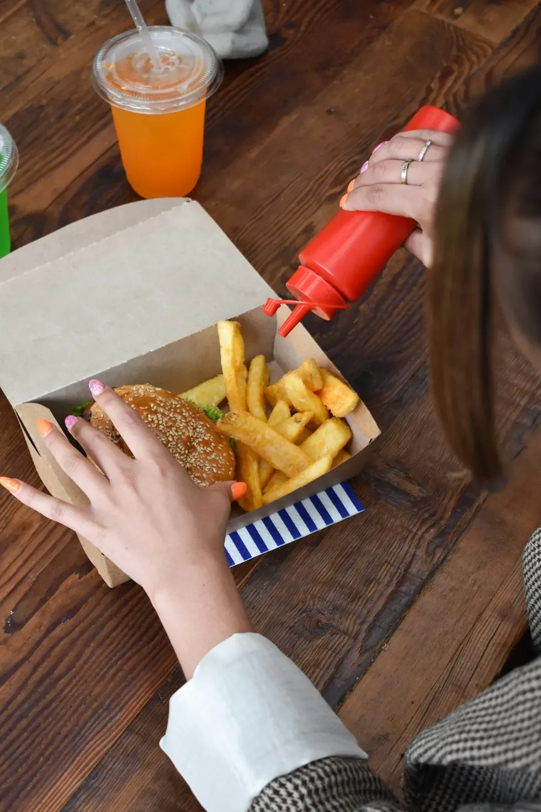 Grease-Resistant Wrappers and Burger Boxes (Image Credits: Unsplash)