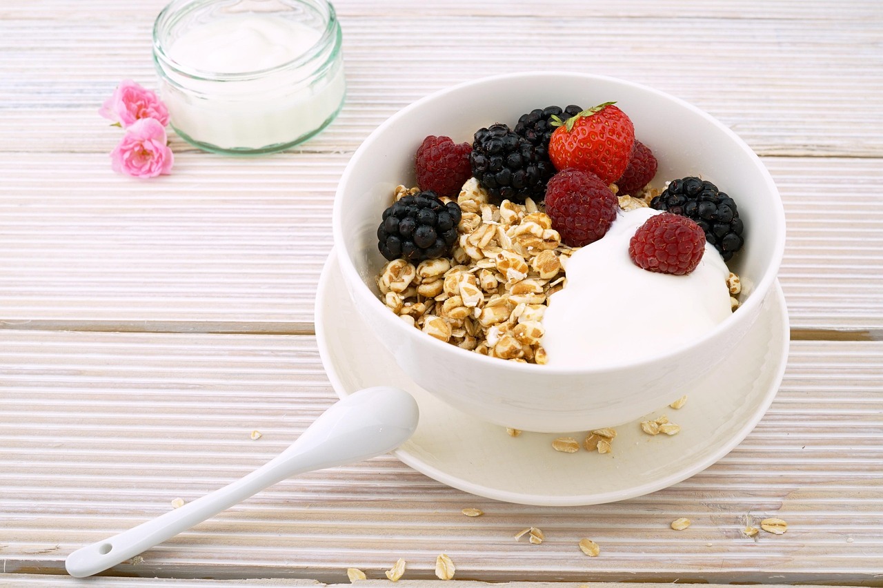 Greek Yogurt: Creamy and Satisfying (image credits: pixabay)