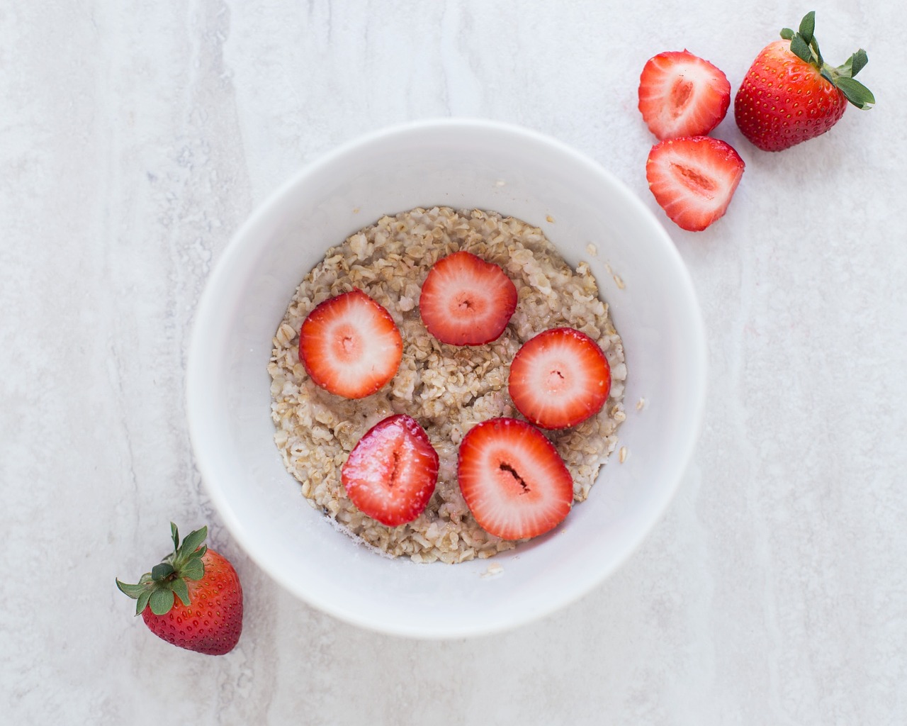 Oatmeal: A Breakfast Staple (image credits: pixabay)