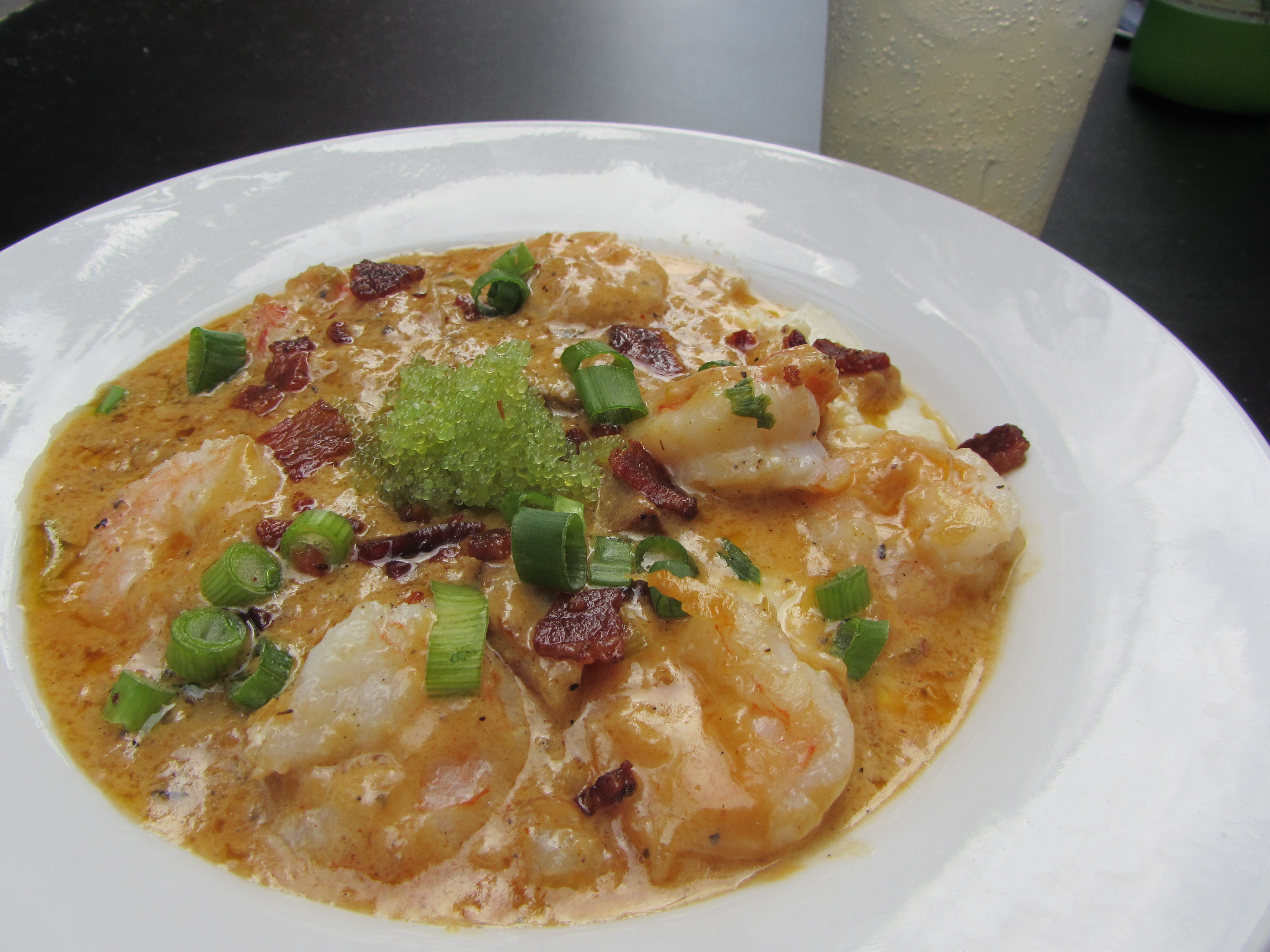 Shrimp and Grits Beyond the Tourist Traps (image credits: Flickr: Shrimp and grits at the Green Goddess, CC BY 2.0, https://commons.wikimedia.org/w/index.php?curid=19422438)