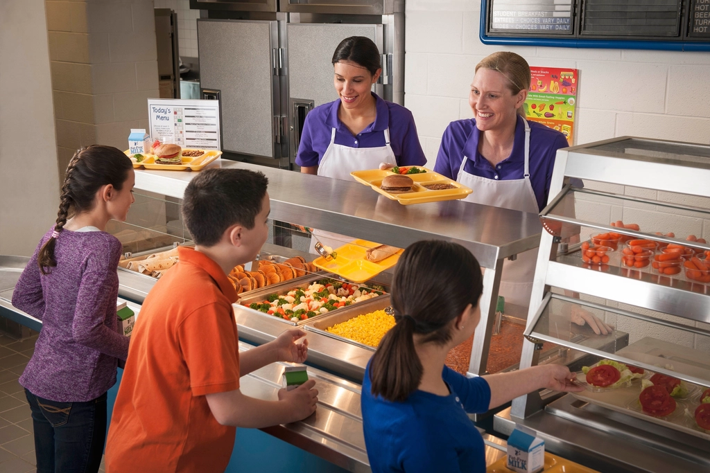 Modern Cafeterias vs. The Good Old Days (image credits: rawpixel)