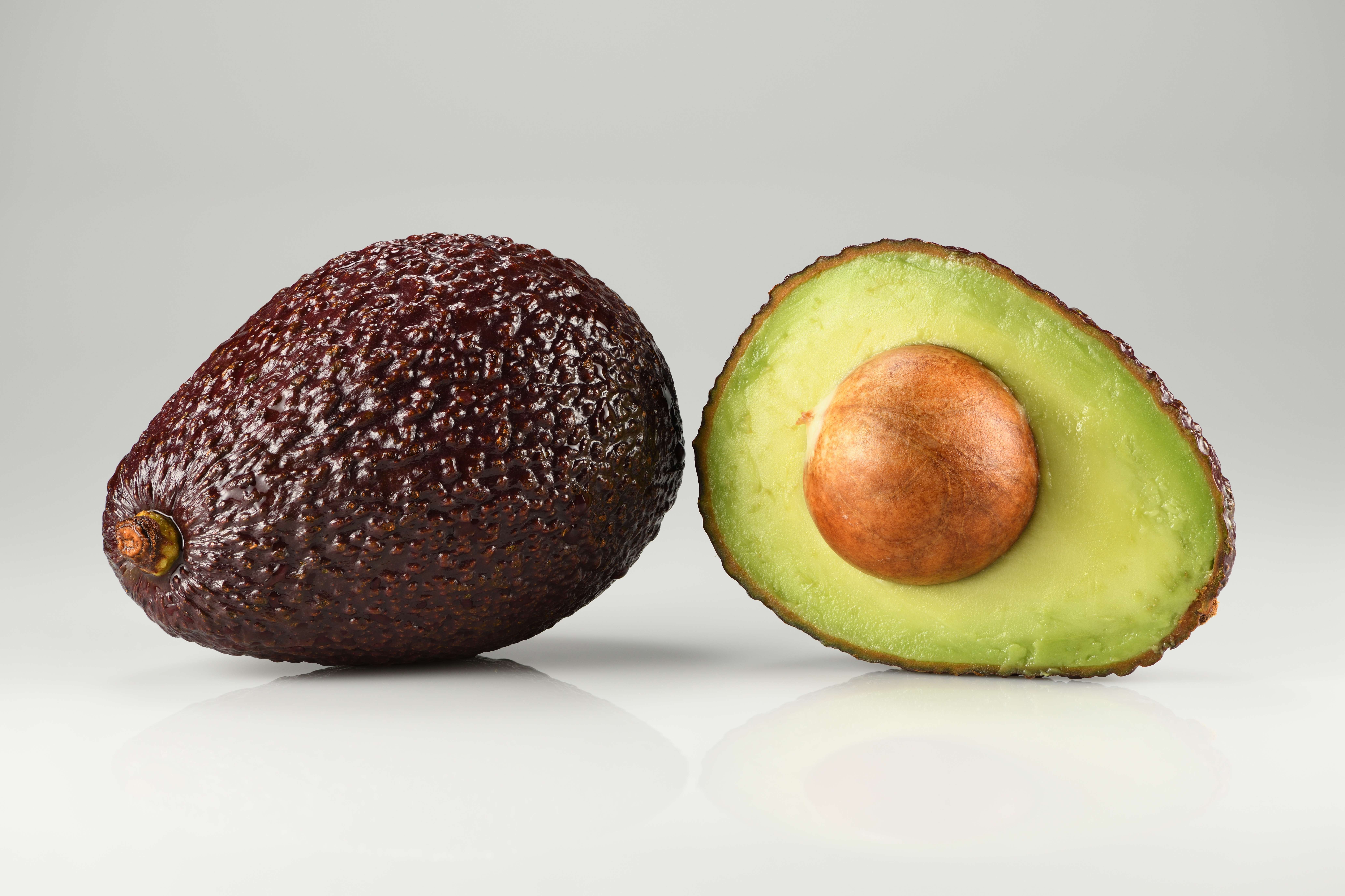 Avocados: Fatty Acids for Youthful Skin (image credits: wikimedia)