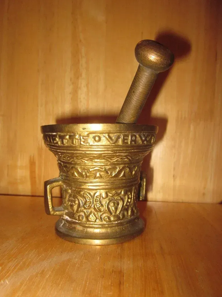Antique Mortar And Pestle Sets (Image Credits: Flickr)