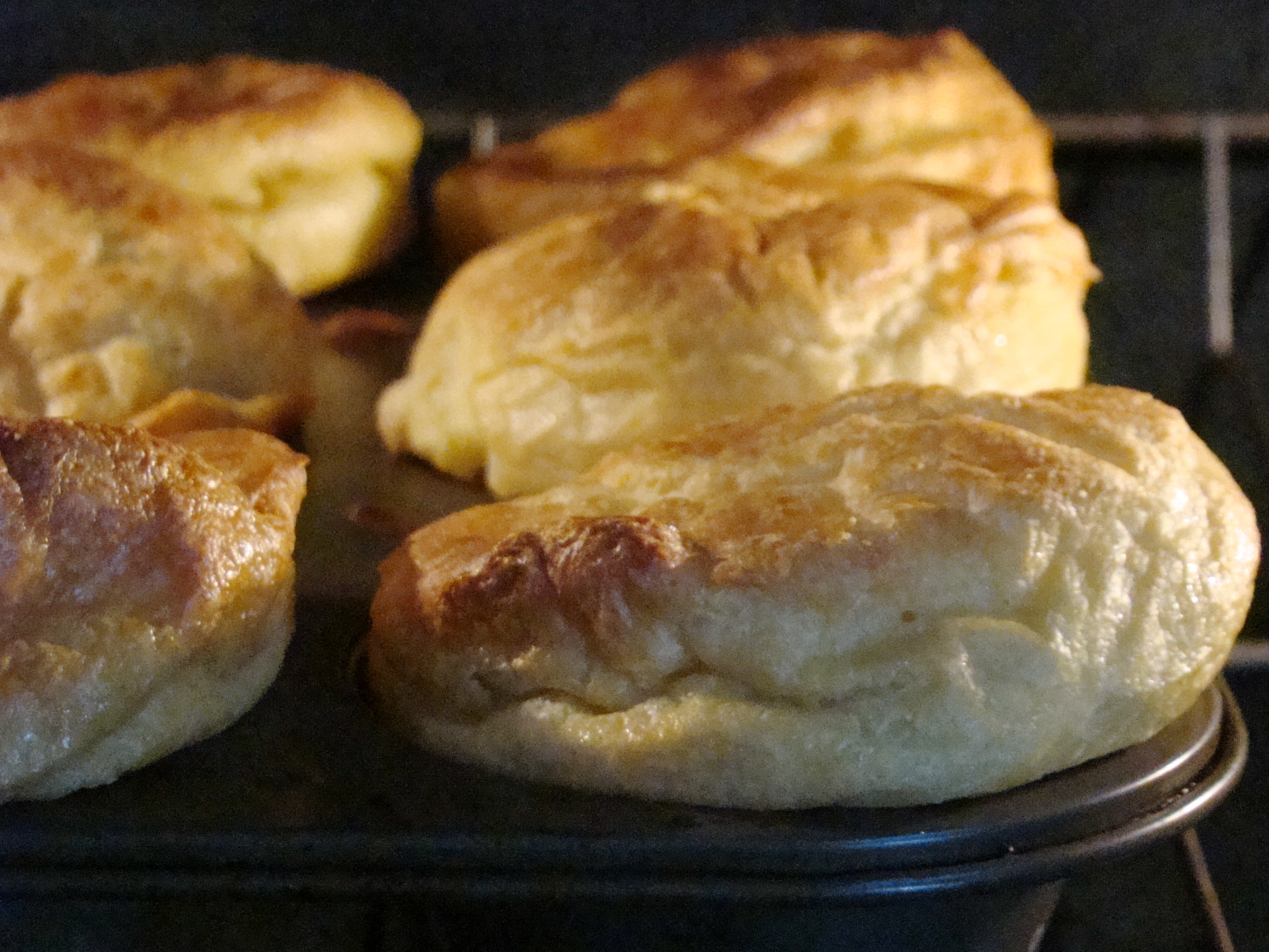Airy Popovers (image credits: wikimedia)