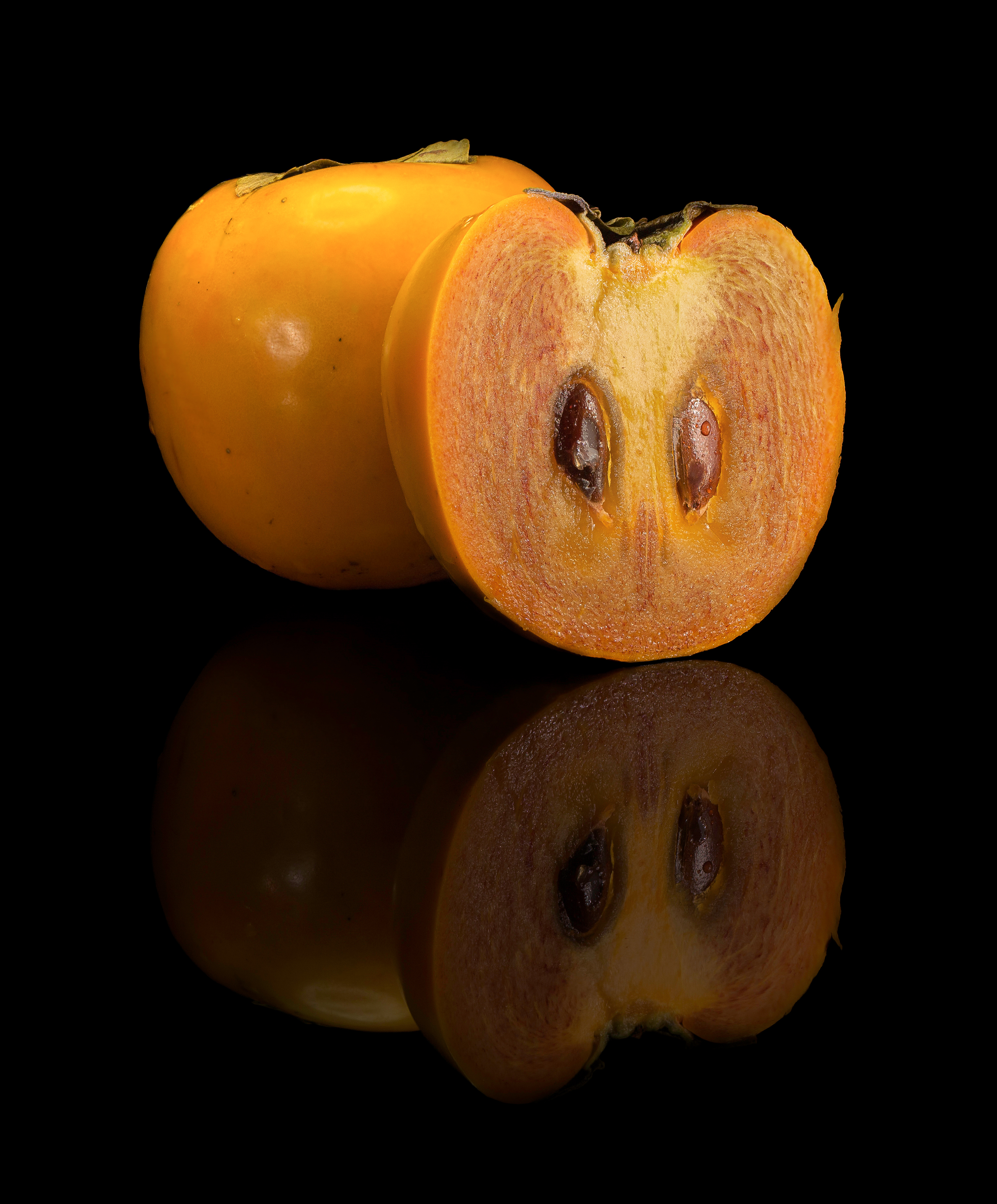 Persimmons: Fall’s High-Sugar Surprise (image credits: wikimedia)