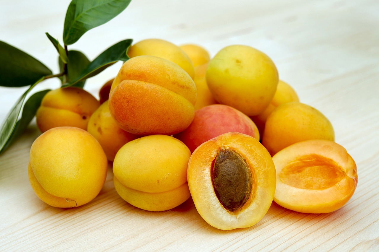 Stone Fruits: Sweet but Smart Choices (image credits: pixabay)