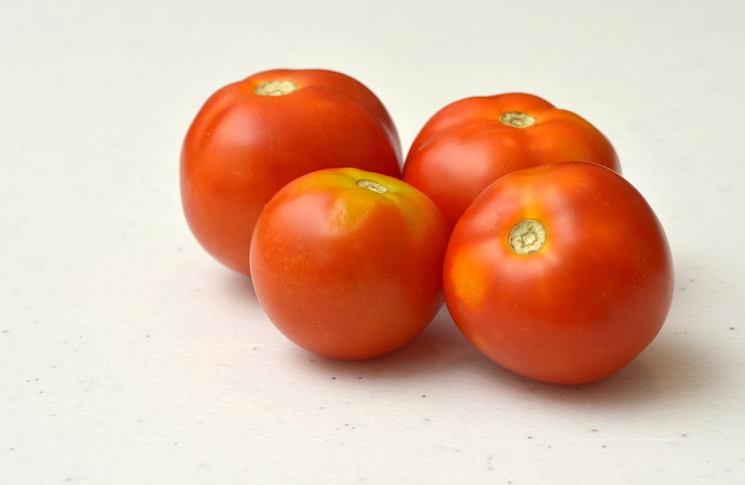 Tomatoes: Lycopene’s Brightening Power (image credits: unsplash)