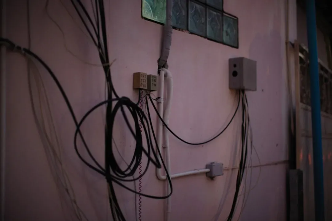 Installing Grounding-Type Outlets Without an Actual Ground (Image Credits: Unsplash)