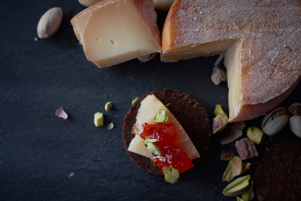 The Modern Cheese Board: A Culinary Trend (image credits: rawpixel)