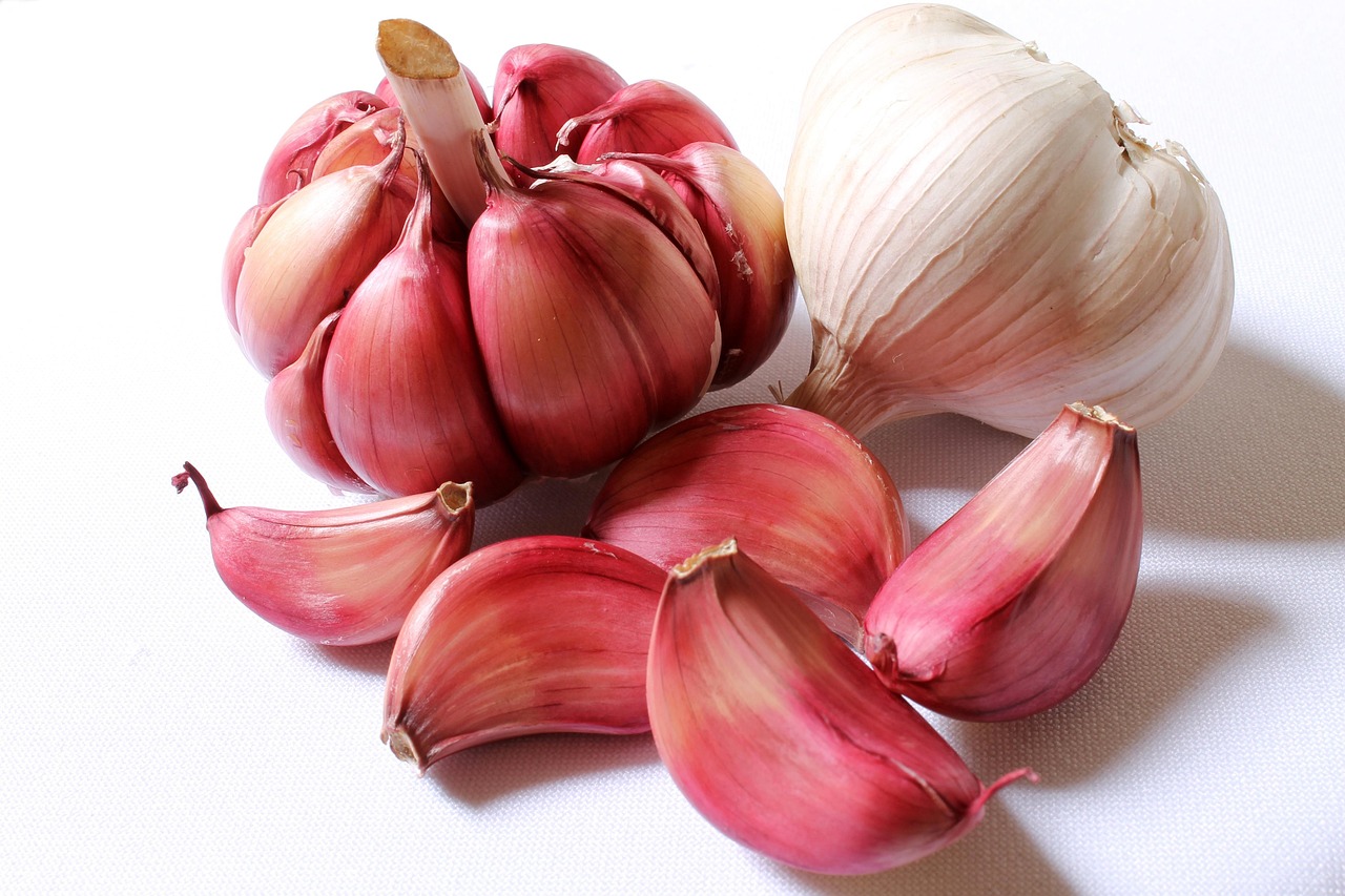 Garlic: Nature’s Flavorful Filter (image credits: pixabay)