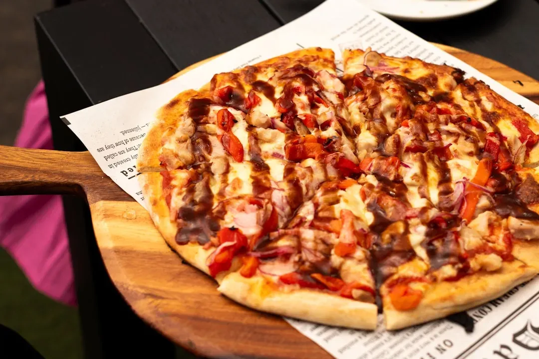 St. Louis-Style Pizza: The Cracker Crust That Divides America (Image Credits: Unsplash)