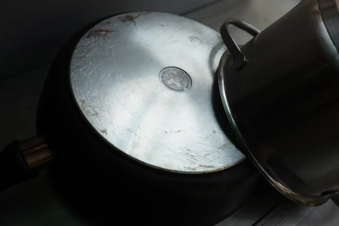 10. Guardian Service Aluminum Cookware: Art Deco Magic in Your Kitchen (Image Credits: Unsplash)