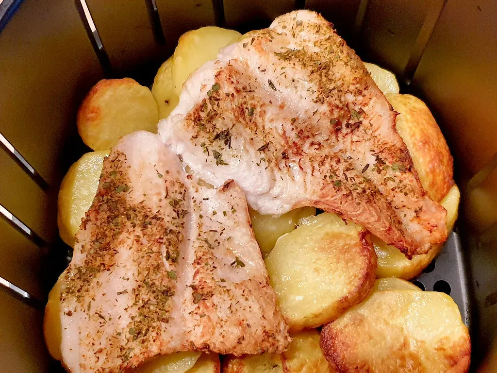 Myth 4: Air Frying Fish Is Always the Heart-Healthy Choice (Image Credits: Flickr)
