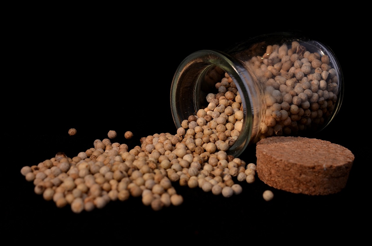 Spice Jars & Condiment Bottles (image credits: pixabay)