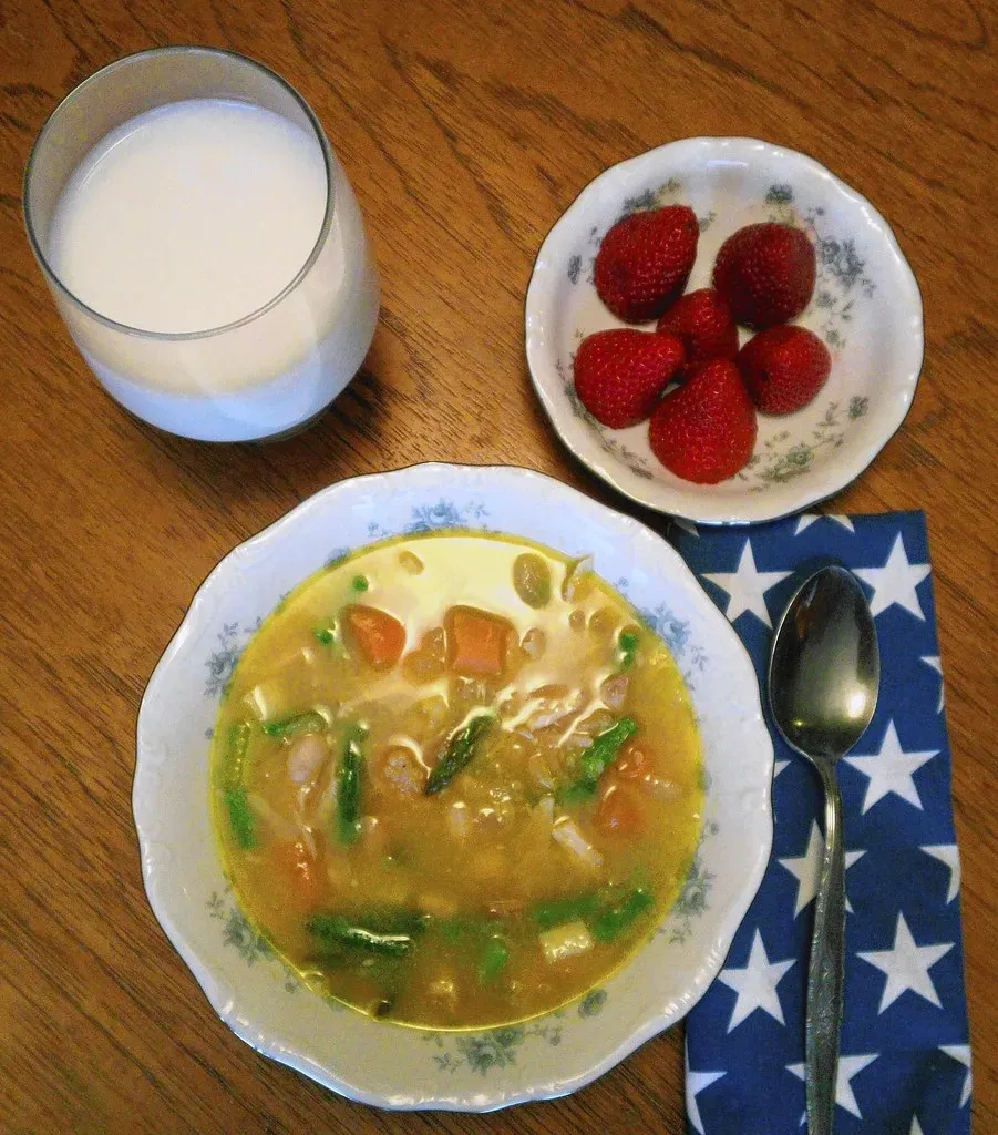 The 30-Minute Classic: Rotisserie Chicken Soup (kurmanstaff, Flickr, CC BY 2.0)