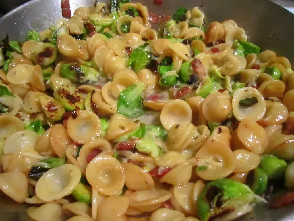 Pasta Dishes That Cost Ten Times Their Ingredients (Image Credits: Flickr)