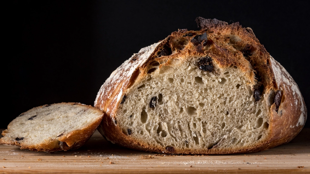 Whole Grain Sourdough - The Gut-Friendly Champion (image credits: rawpixel)