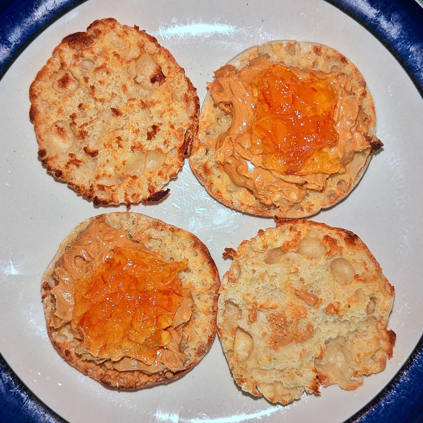 English Muffins (image credits: wikimedia)