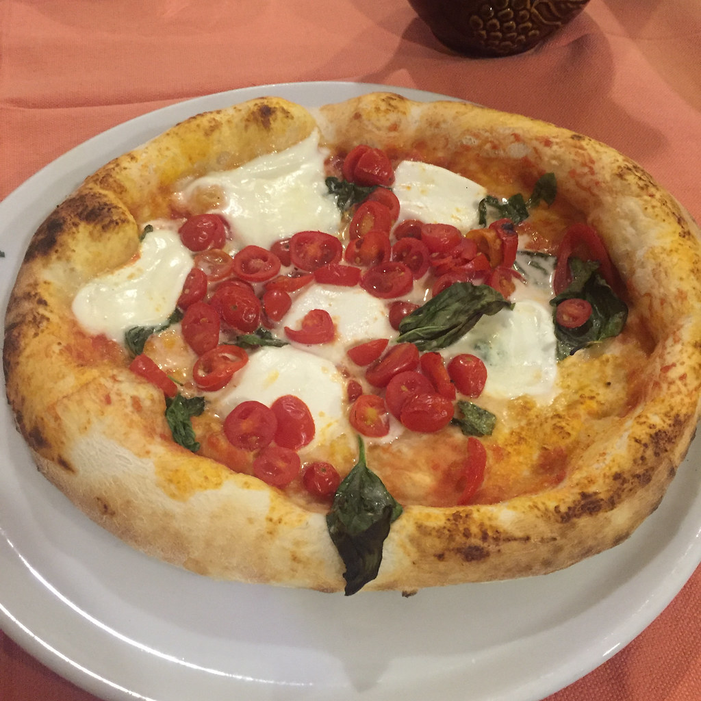Naples' Pizza a Portafoglio - Wallet Pizza Perfection (image credits: flickr)