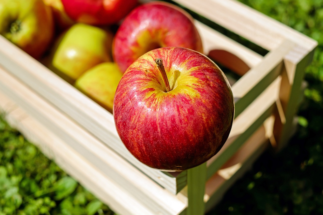 5. Apples (image credits: pixabay)