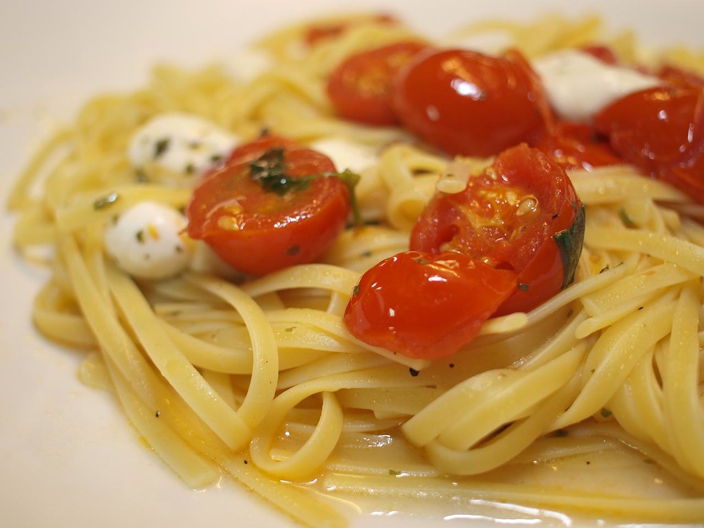 Fresh Tomato Basil One-Pot Pasta (image credits: flickr)