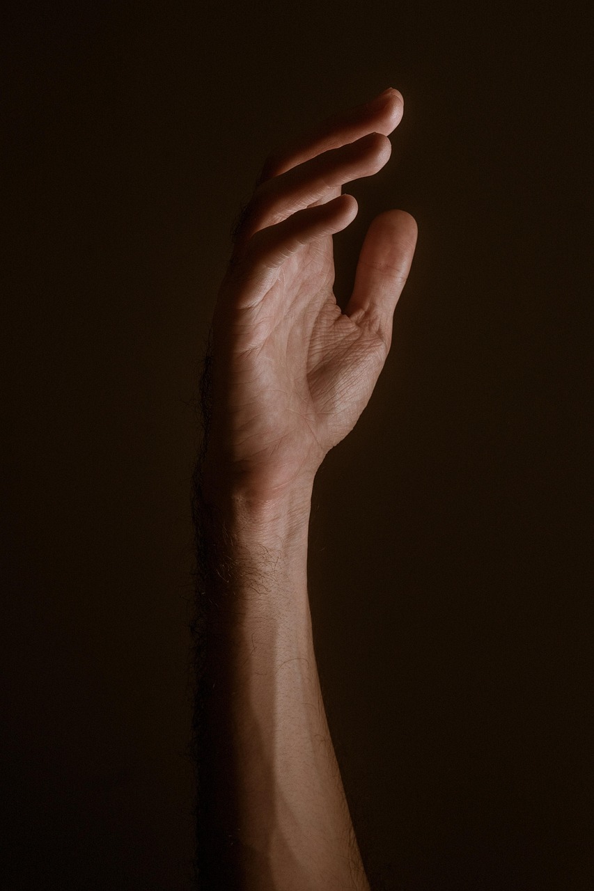 2. Tingling or Numbness in Hands and Feet (image credits: pixabay)