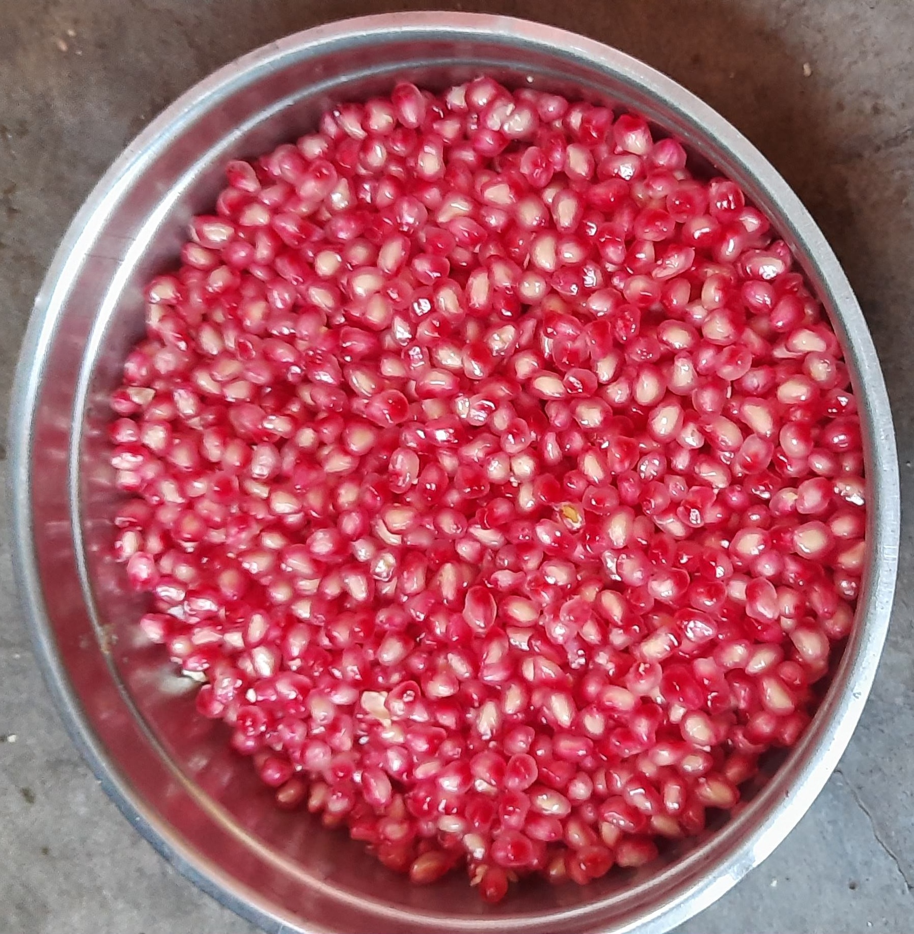 Pomegranates: Jewel-Toned Antioxidant Power (image credits: wikimedia)