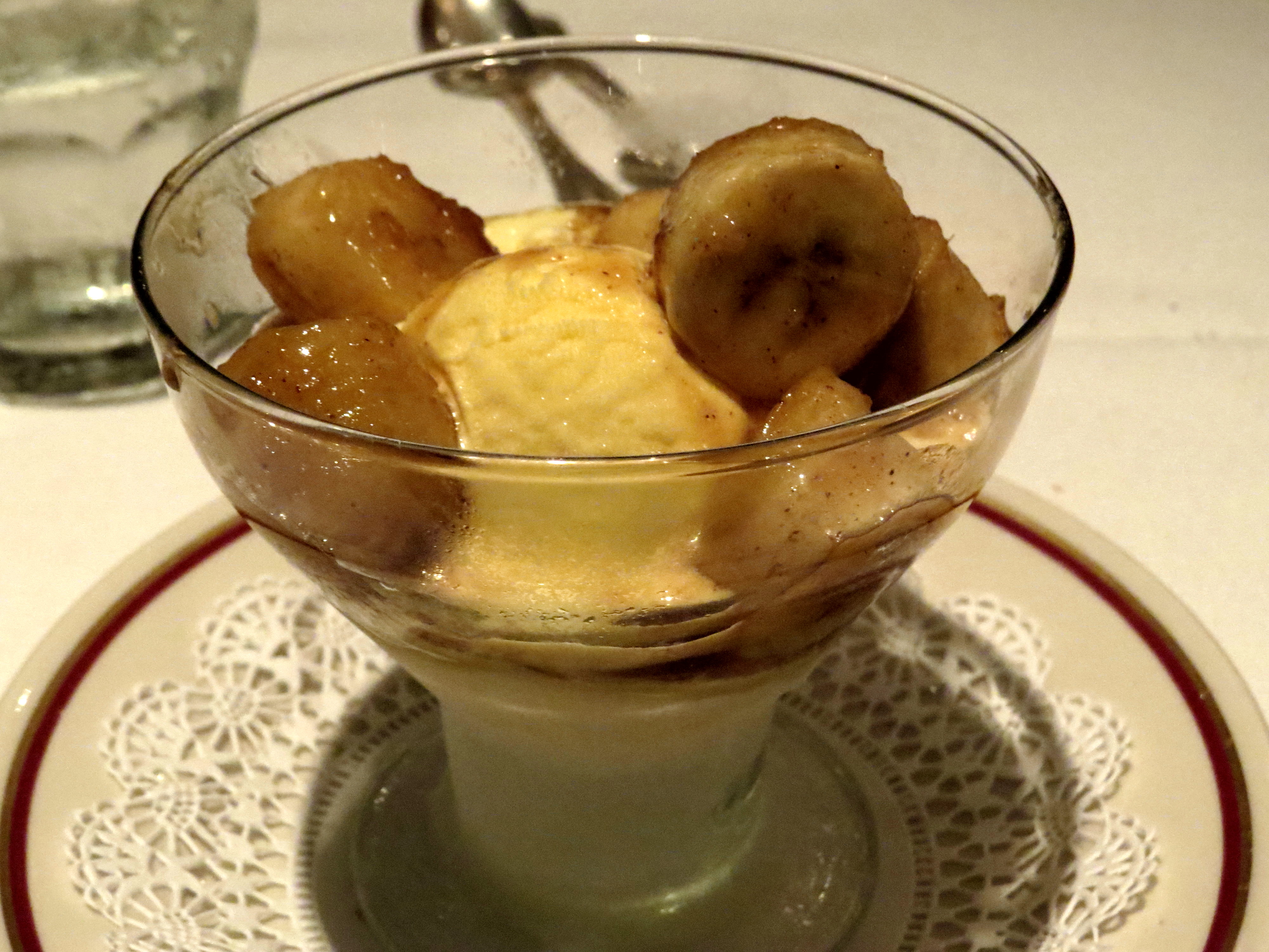 Bananas Foster's New Orleans Flair (Image Credits: Wikimedia)