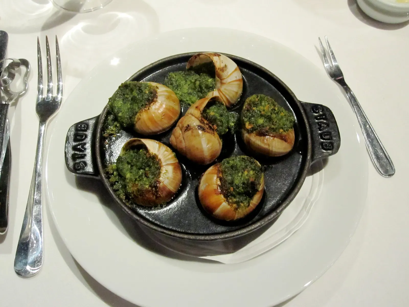 Escargot: Garden Pests Turned French Delicacy (Image Credits: Wikimedia)