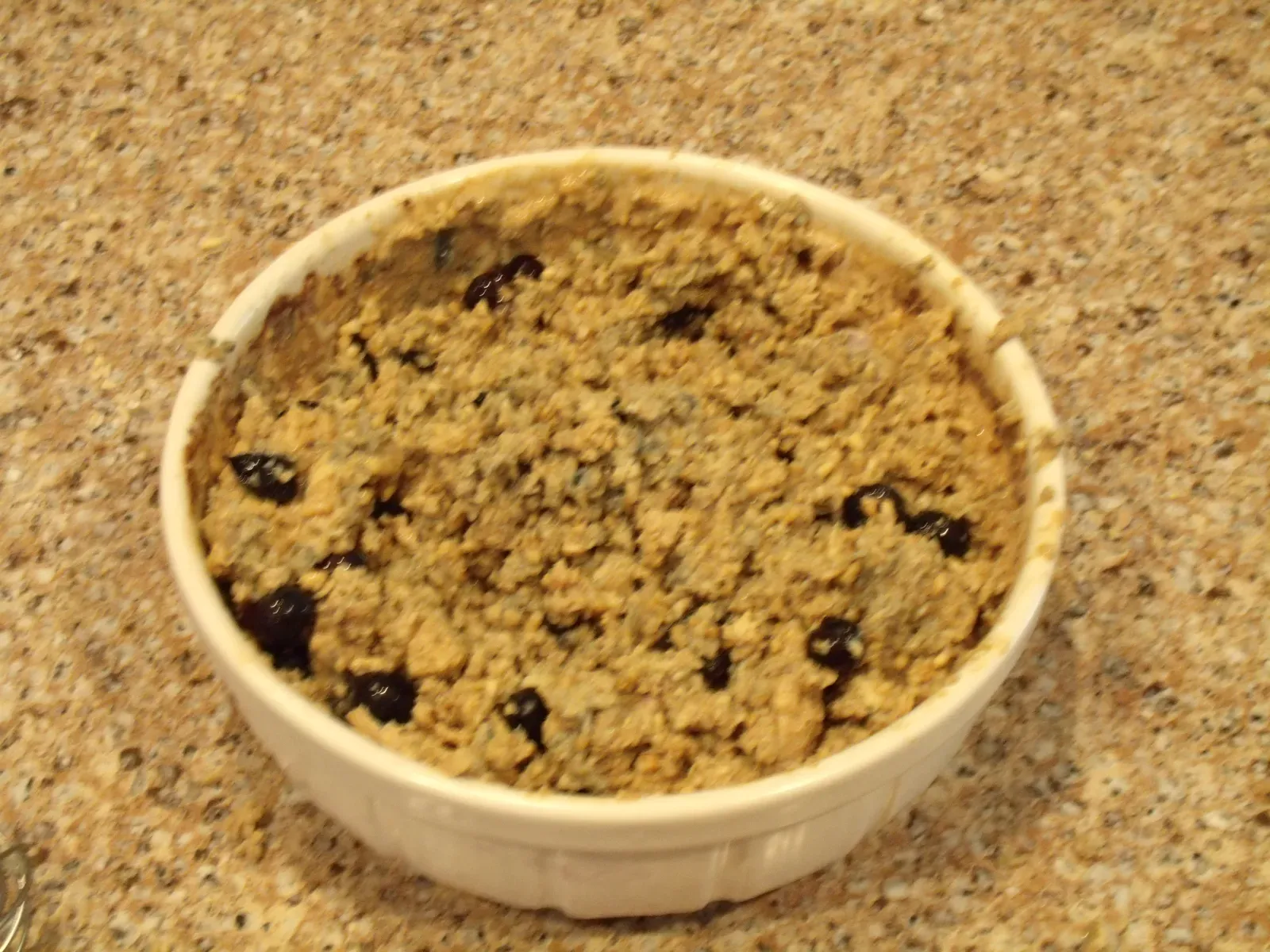 2. Oatmeal: The Longevity Bowl (Image Credits: Wikimedia)