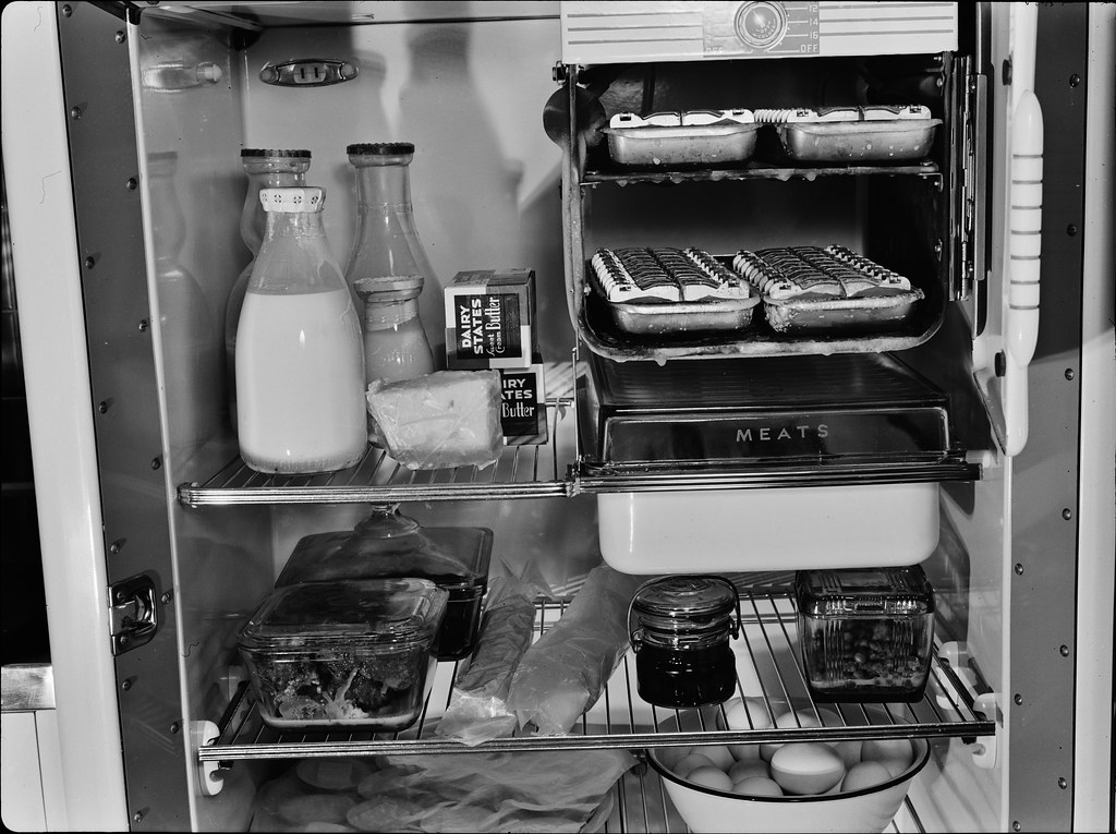 Overcrowded Fridge Blocking Air Circulation (image credits: flickr)