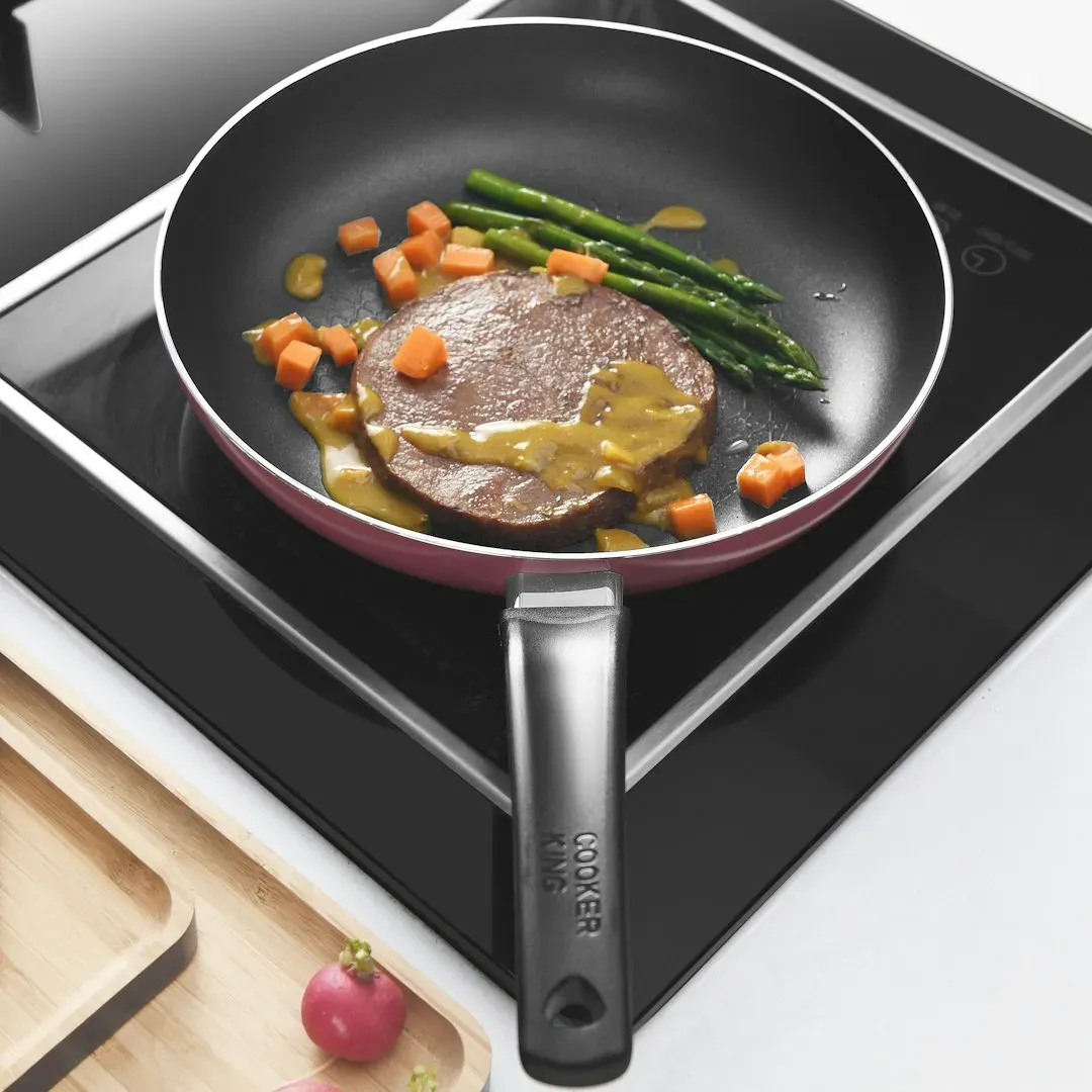 4. Nonstick Pans: The Coating That Wears Away Quietly (Image Credits: Unsplash)