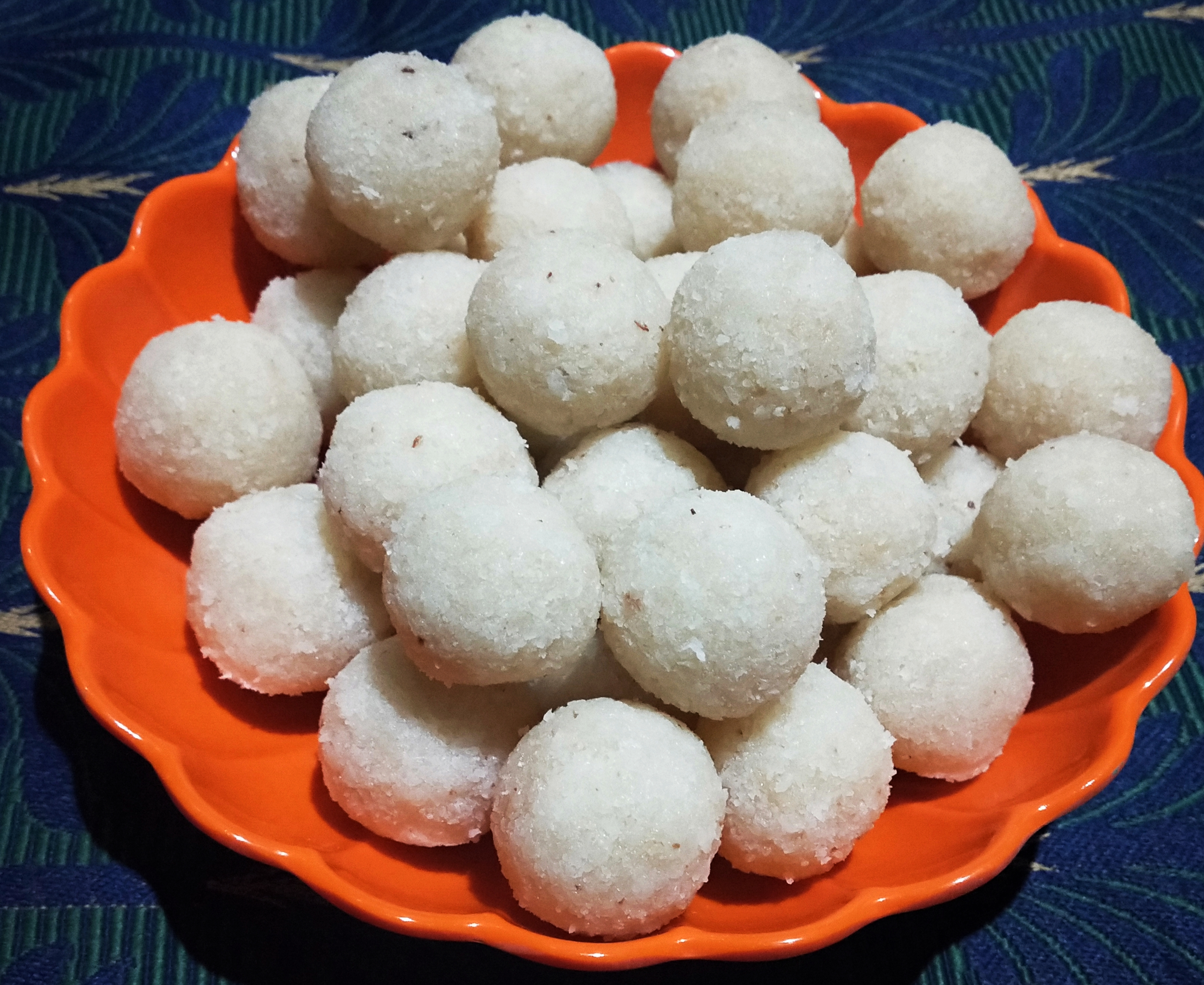 Coconut Ladoo: Little Balls of Creamy Coconut Delight (image credits: wikimedia)