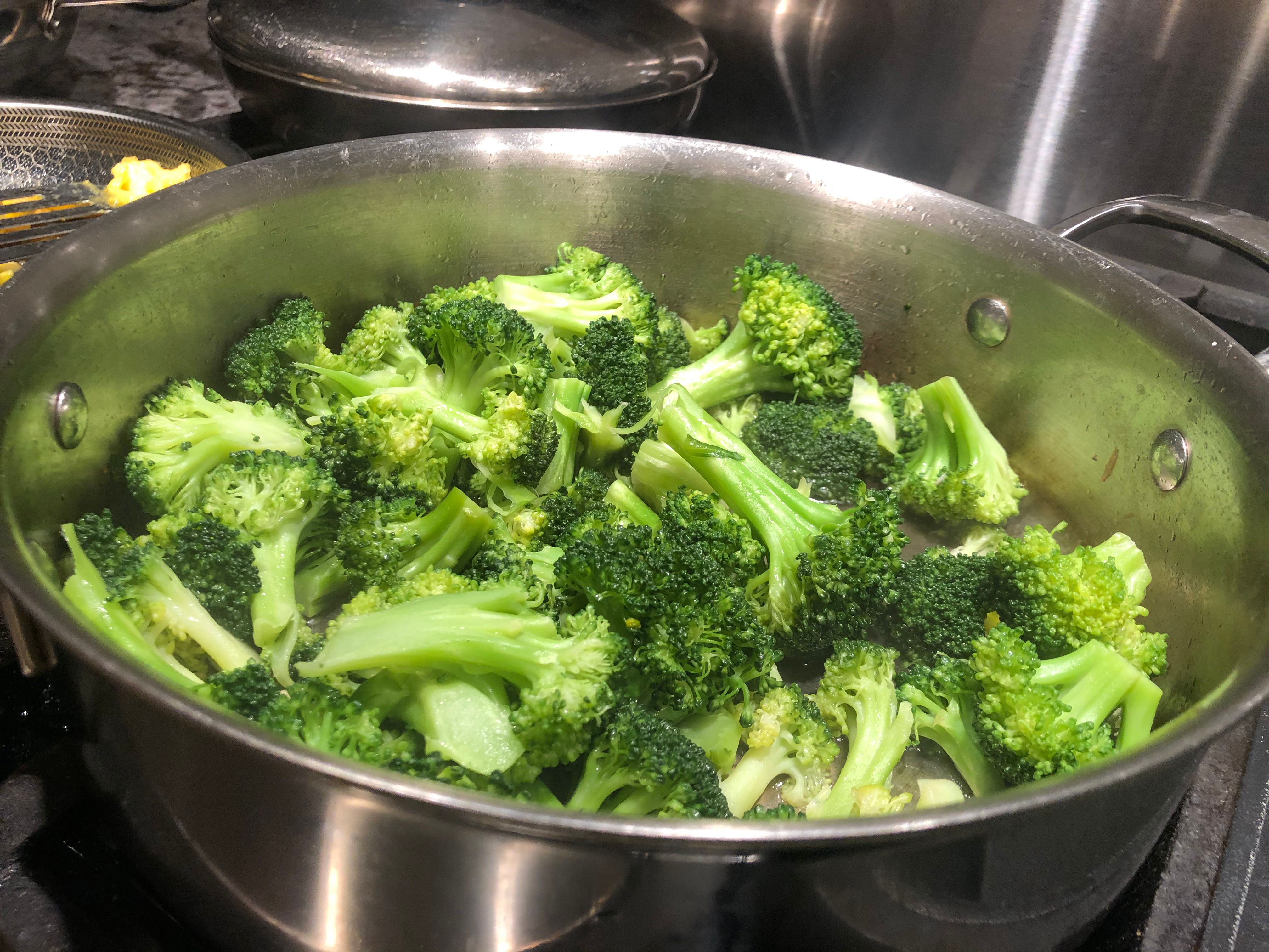 Broccoli: Cruciferous Concerns (image credits: wikimedia)
