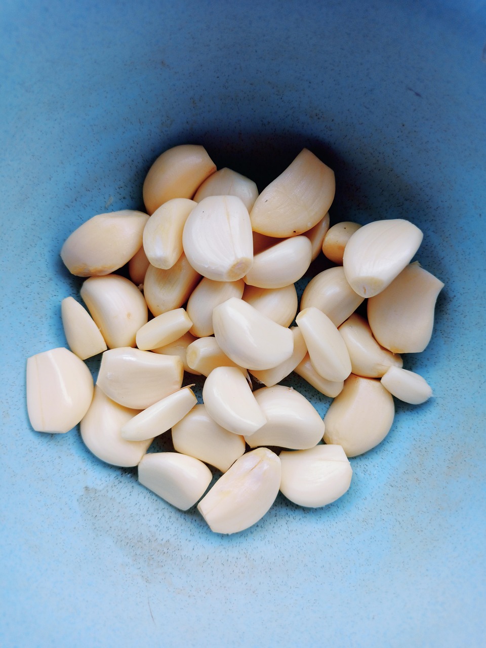 Store Peeled Garlic Safely in the Refrigerator (image credits: pixabay)