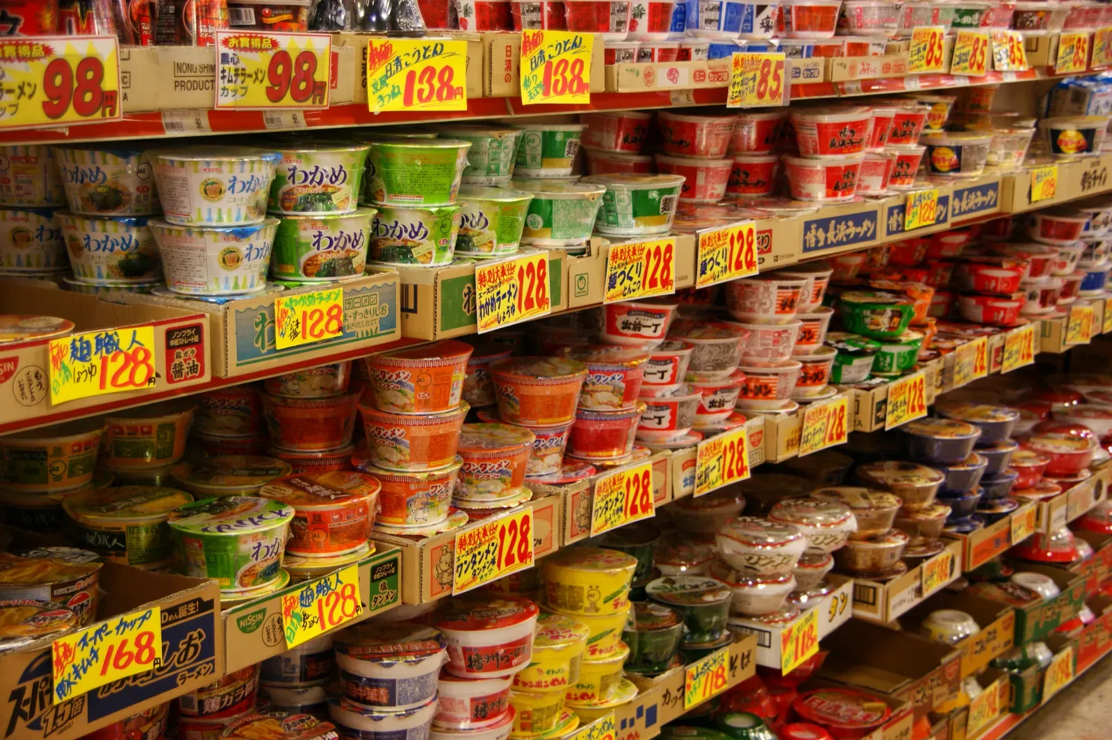 Comfort Foods and Store-Brand Staples: A Consumer Shift That's Reshaping the Industry (Image Credits: Wikimedia)